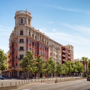 UNIQUE, FULLY RENOVATED BUILDING WITH 16 APARTMENTS AND A LARGE COMMERCIAL SPACE IN THE HEART OF PALMA CITY