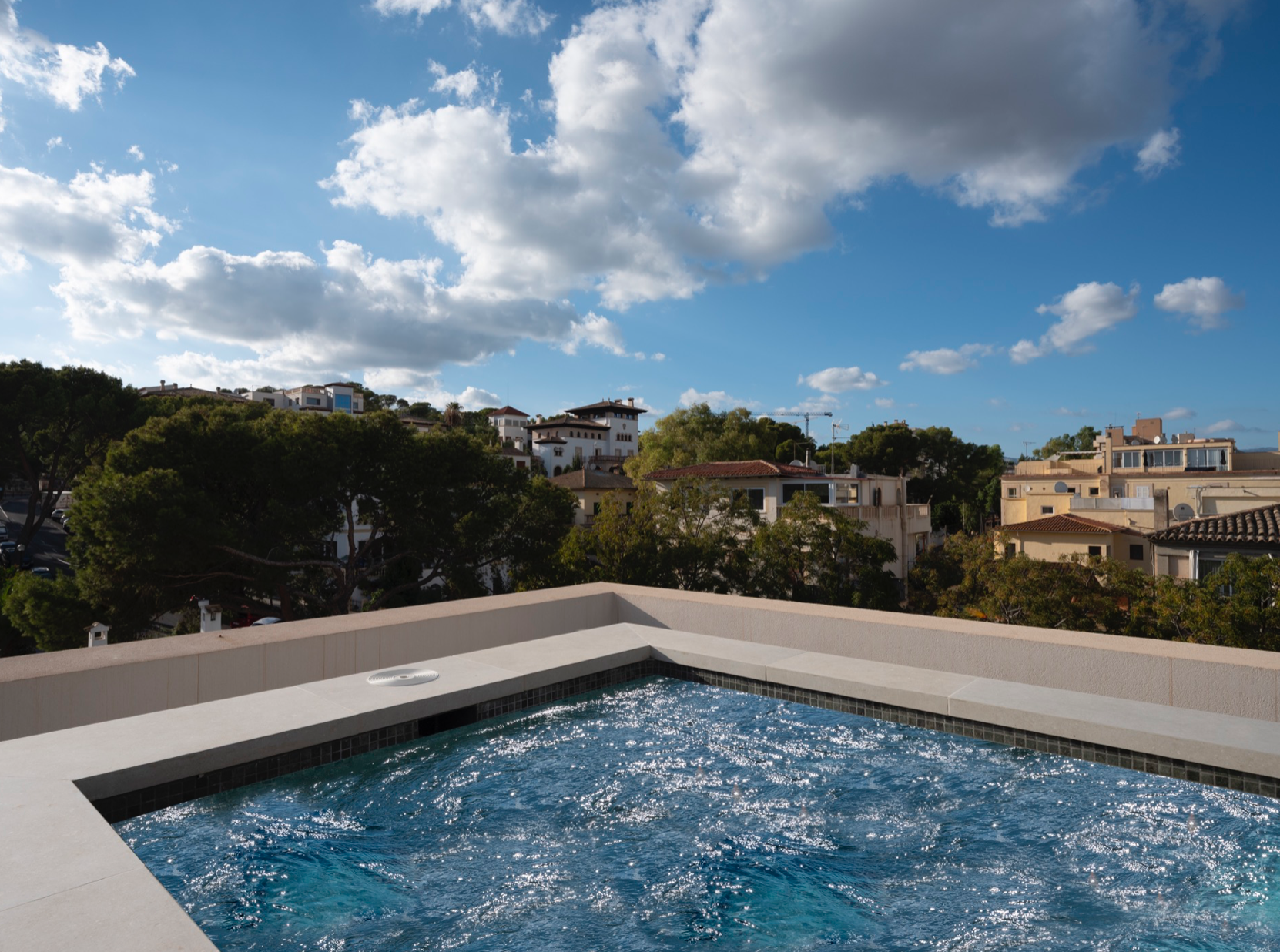 Penthouse with a Private Roof Top Terrace with a Pool, BBQ and Lounge Area