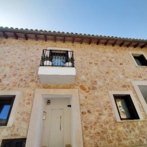 Townhouse with outdoor space, roof terrace and garage in Consell