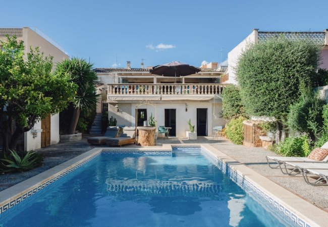 Created with RNI Films app. Profile 'Agfa Optima 200 v.3 Faded'