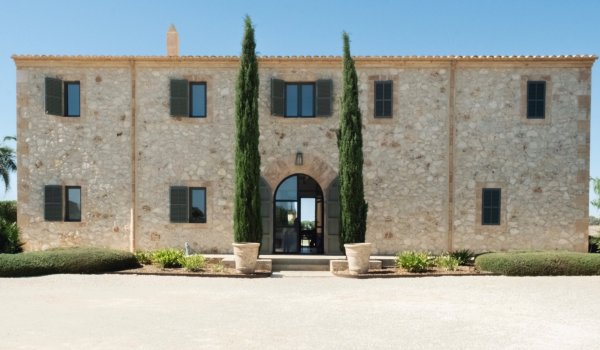 mediterranean-natural-stone-finca-with-a-large-swimming-pool-for-sale-in-es-llombards-santanyi.23_l