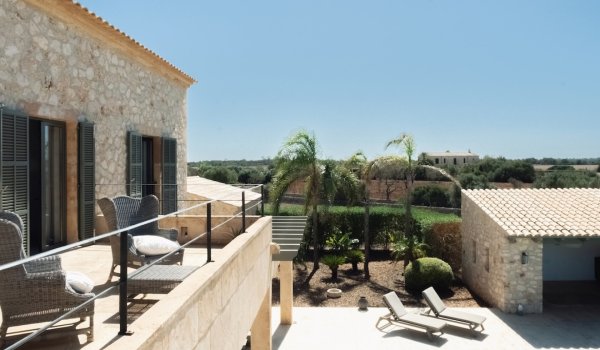 mediterranean-natural-stone-finca-with-a-large-swimming-pool-for-sale-in-es-llombards-santanyi.26_l