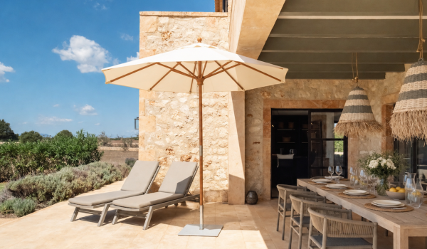 mediterranean-natural-stone-finca-with-a-large-swimming-pool-for-sale-in-es-llombards-santanyi.3_l