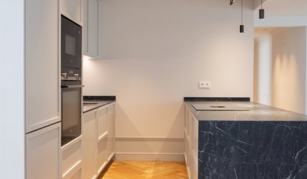 refined-palace-apartment-with-terrace-in-a-restored-historic-building.16_l