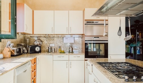 unique-large-house-with-private-garden-and-pool-for-sale-in-palma.17_l