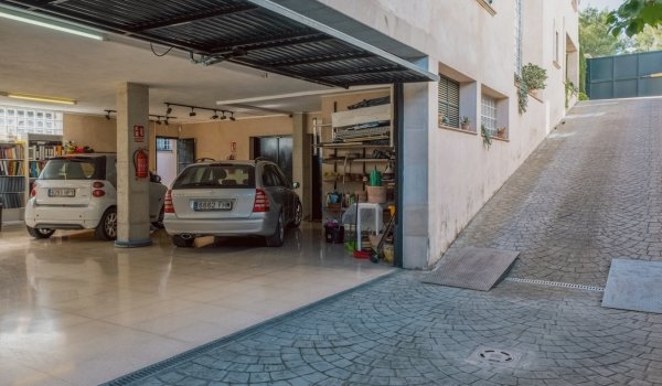 unique-large-house-with-private-garden-and-pool-for-sale-in-palma.30_l